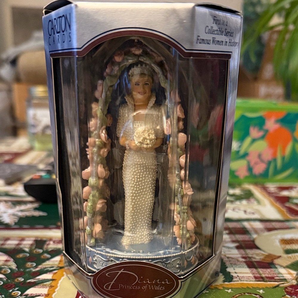 Carlton Cards Princess of Wales Figurine - White and Pink